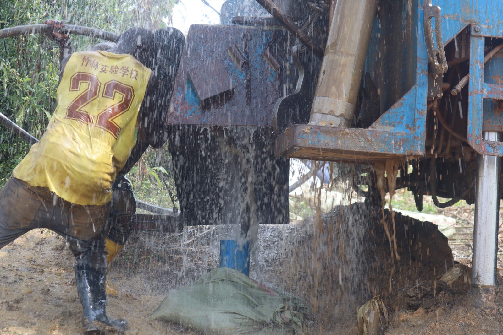 Deep Borehole Drilling & Aquifer Water Strike